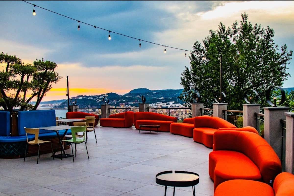 Riserva Rooftop: l'aperitivo con vista mozzafiato sullo skyline di Napoli